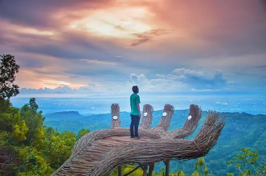 Pratama Tour & Travel